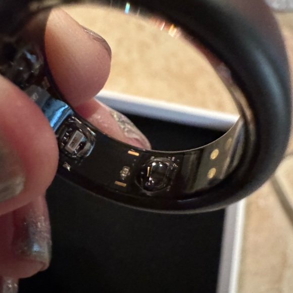 Oura Stealth Smart Ring - Picture 3 of 6